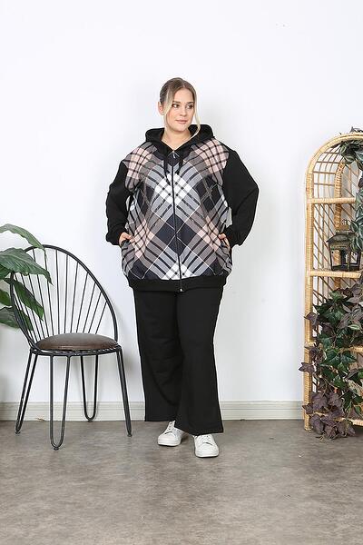 Дамски спортен екип с ромбоиди