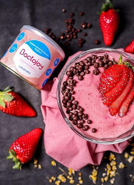 Vegan ice cream with probiotic pearls