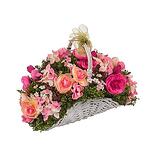 Аранжировка кошница с розови цветя NEW WISH
