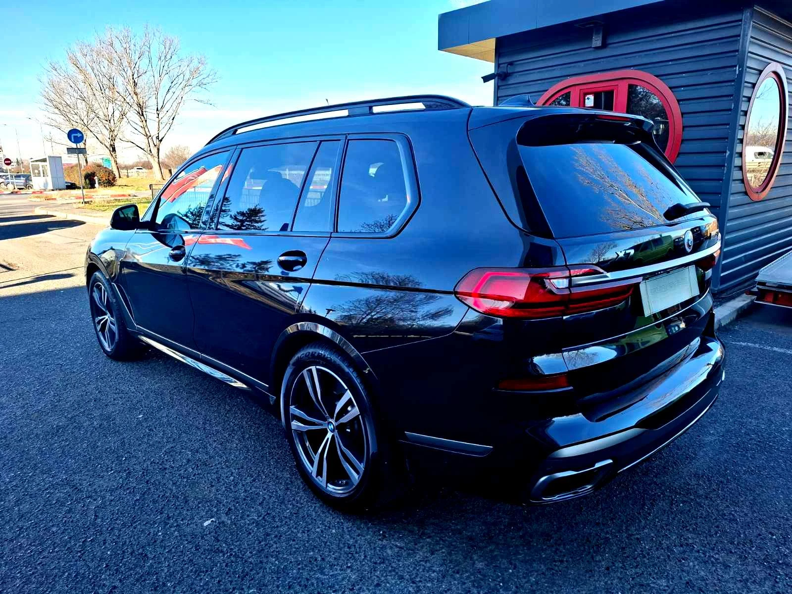 BMW X7 M50i V8 / 6+ 1 Места / В Гаранция до 09/2027