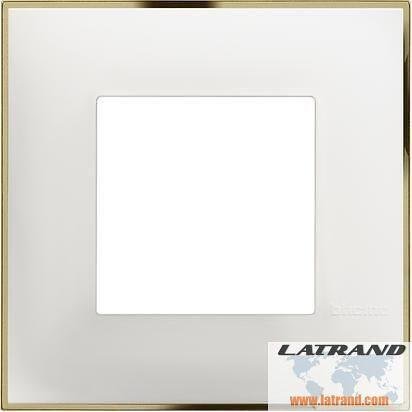 Cornice Bianca con Oro 2 moduli Standard Tedesco per montaggio su telaio portante 2 moduli Classia Bticino - R4802WD