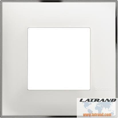 Cornice Bianca con Cromo 2 moduli Standard Tedesco per montaggio su telaio portante 2 moduli Classia Bticino - R4802WR
