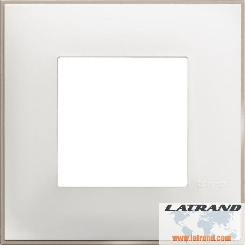 Cornice BIANCO SATINATO 2 mod. STANDARD TEDESCO per montaggio su telaio portante 2 mod. Classia Bticino - R4802WS