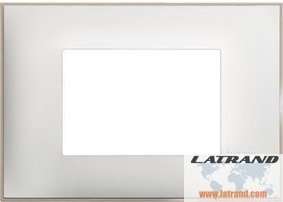 Rahmen WEISS SATIN 3 Mod. ITALIANISCHER STANDARD für Montage auf Tragrahmen 3 Mod. Classia Bticino - R4803WS