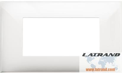 Cornice Bianca 4 moduli Standard Italiano per montaggio su telaio portante 4 moduli Classia Bticino - R4804RW