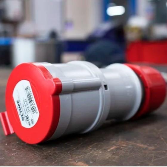 Contact industrial mobil 3P+N+E 32A IP54 serie Optima Scame-313.3247 roșu/gri