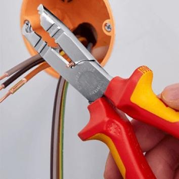 Pince de dénudage et coupeur, chromée, isolation jusqu'à Ø10 mm, VDE 1000V poignée jaune-rouge 165 mm, Knipex - K1346165
