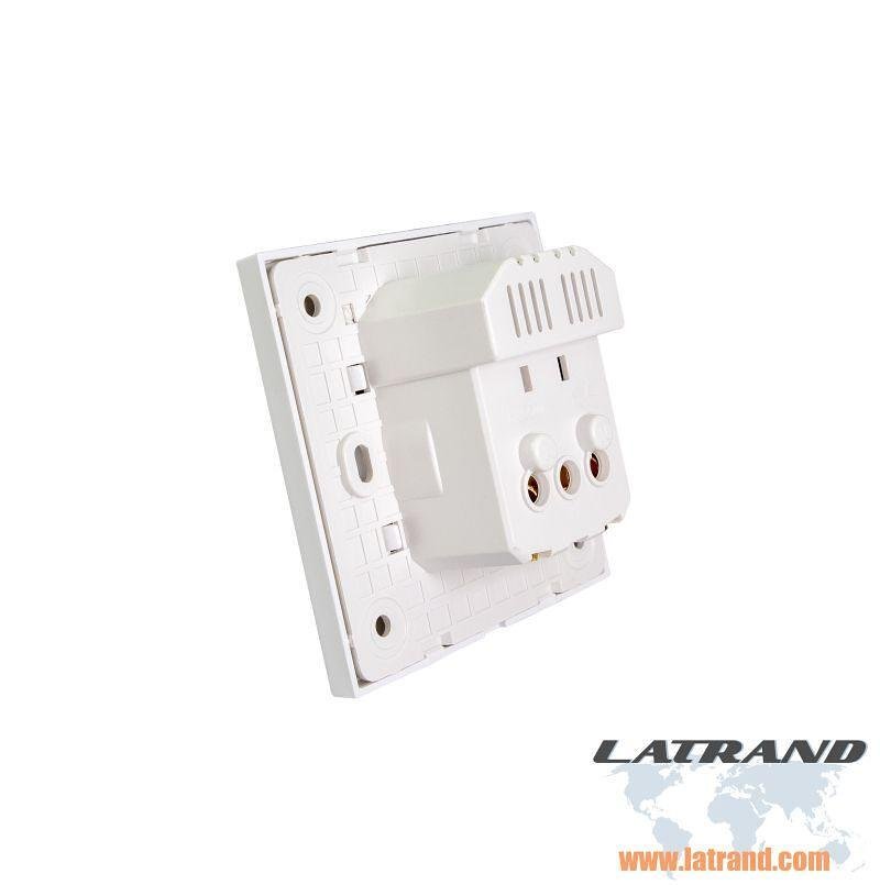 Contatto singolo con 2xUSB bianco 16A -250 V + due prese - 1990, Latrans