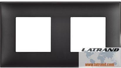 Cornice Nero Satinato 2x2 moduli Standard Tedesco per montaggio su telai portanti 2x2 moduli Classia Bticino - R4802M2BG
