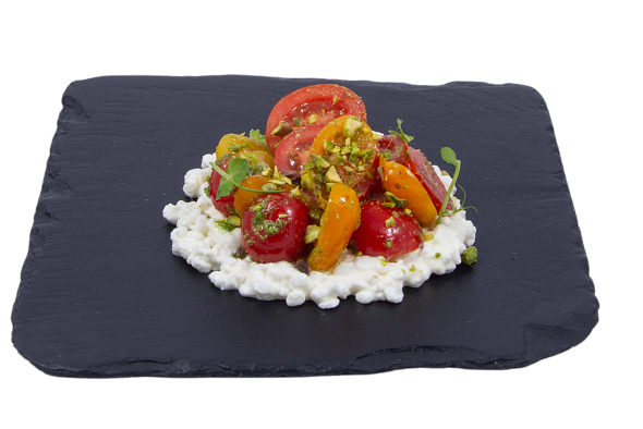 Чери домати и котидж сирене