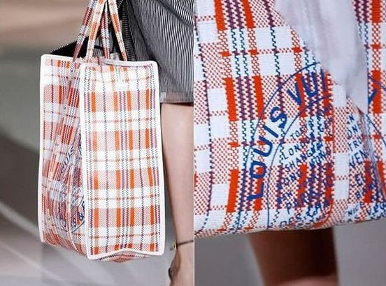 Карираната чанта на „Louis Vuitton“
