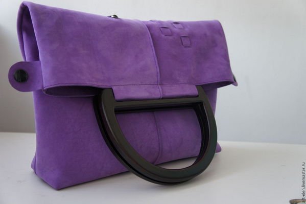 дамска чанта с променяща се форма