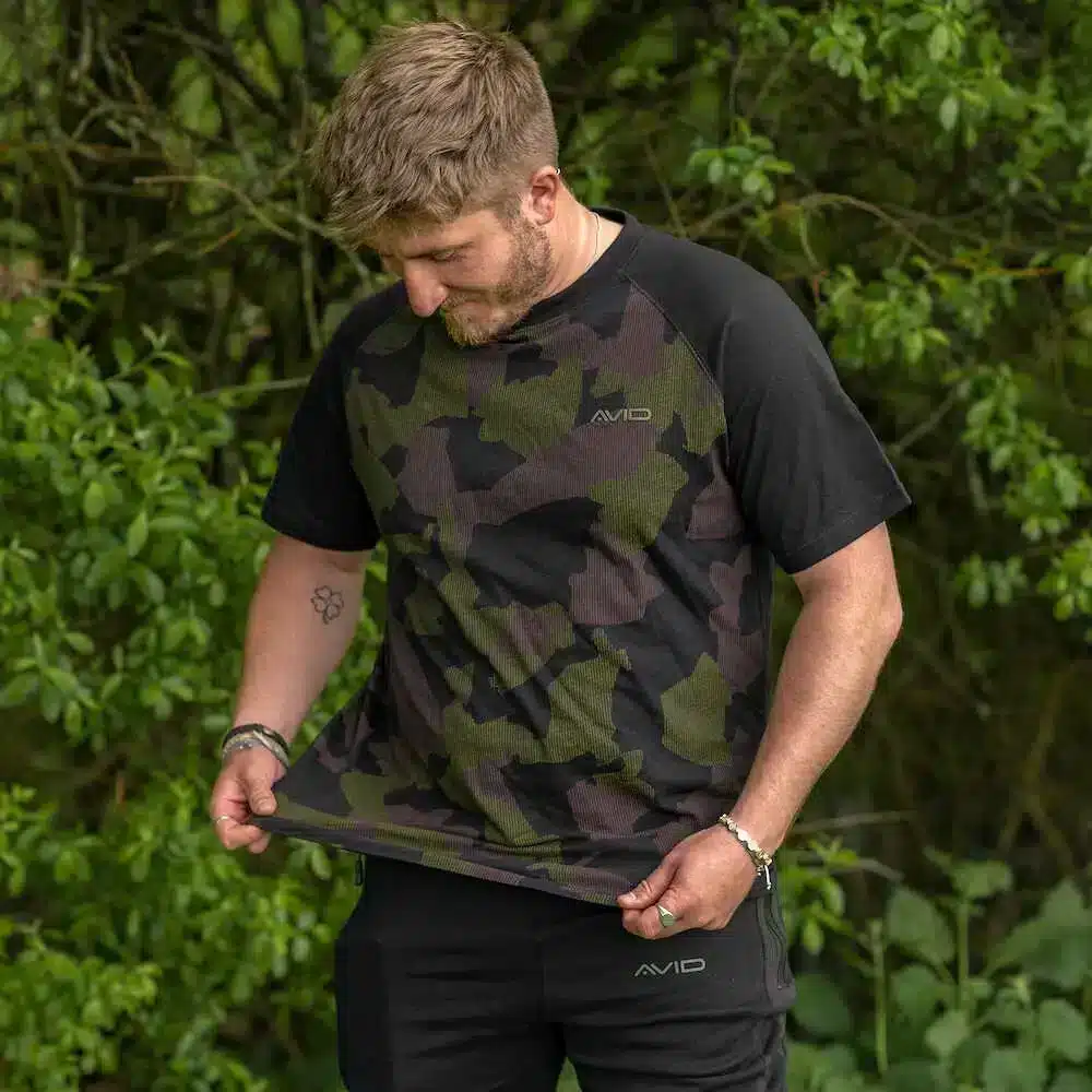 Камуфлажна тениска Avid Carp Distortion Camo Lite T-Shirt