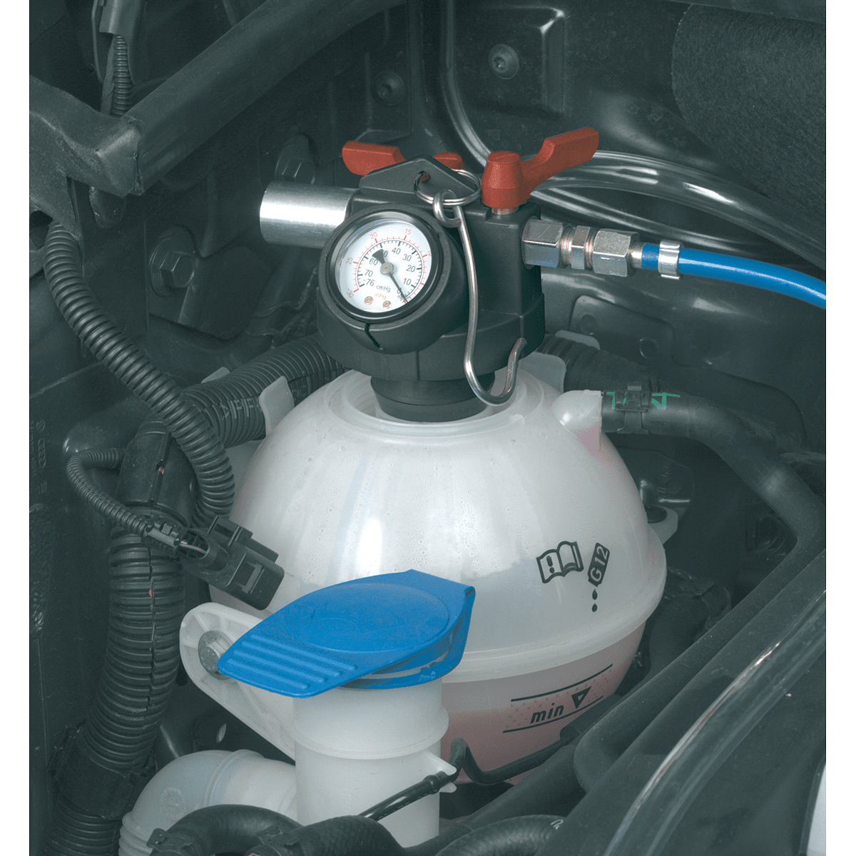 Dispozitiv pentru umplerea circuitului de racire