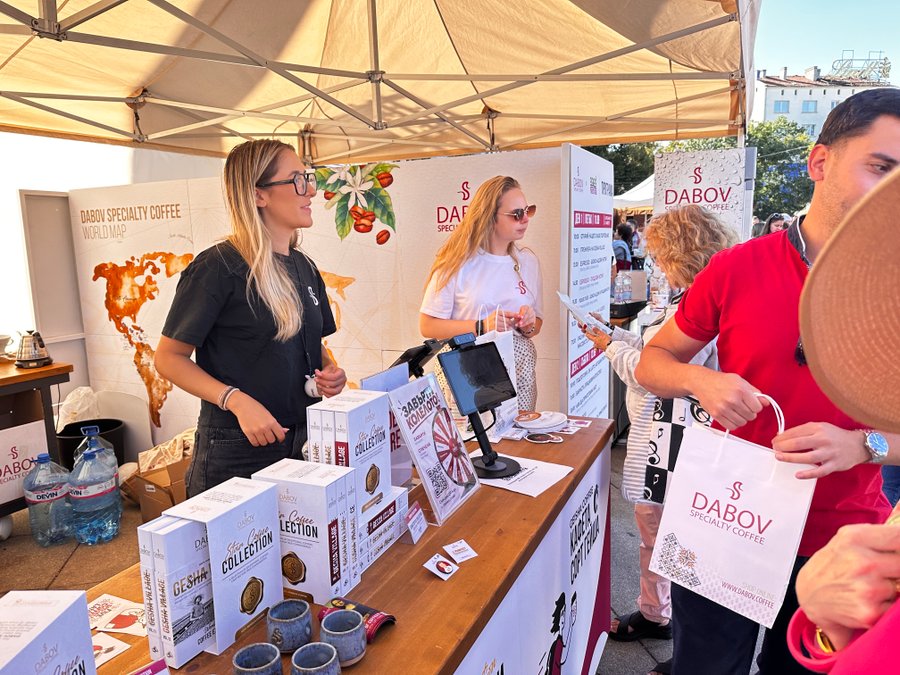 Щандът на DABOV със световната карта на кафето и Star Coffee Collection