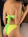 Двуцветен бански костюм Нора от материя с набръчкан ефект в зелено и неоновожълто