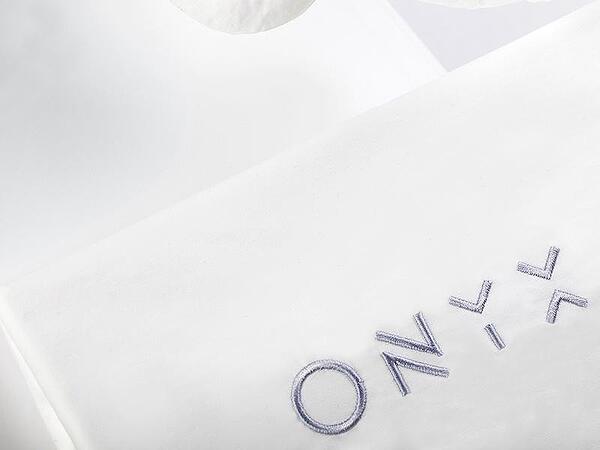 Стъпка напред в грижата за кожата: калъфки за възглавници, обогатени с минерали от ONYX Radiance