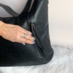 Дамска кожена черна чанта Модел-АВ46