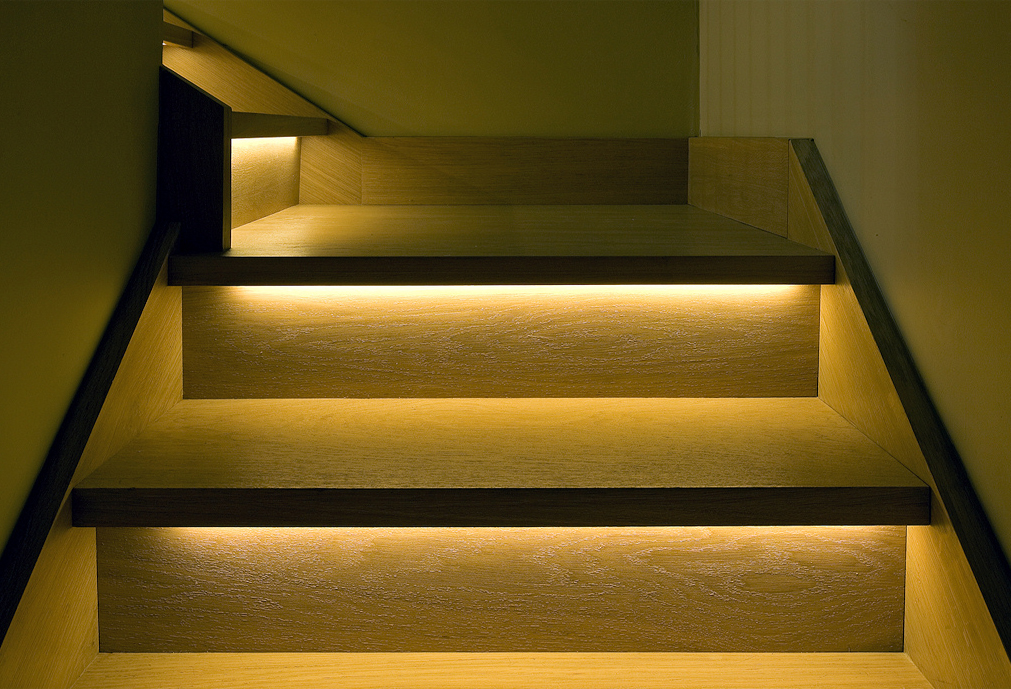 Подсветка для лестницы с датчиком. Подсветка лестницы Kanlux sabik23110-63885. Подсветка ступеней SPS-607. Подсветка лестницы Kanlux Sabik led PIR B-NW 29858. Ферон подсветка для лестницы.