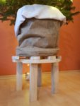  Кръгло дървено столче - поставка за Коледна елха
