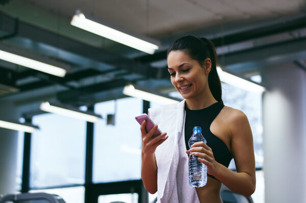 Защо не трябва да използвате мобилния си телефон, докато тренирате?